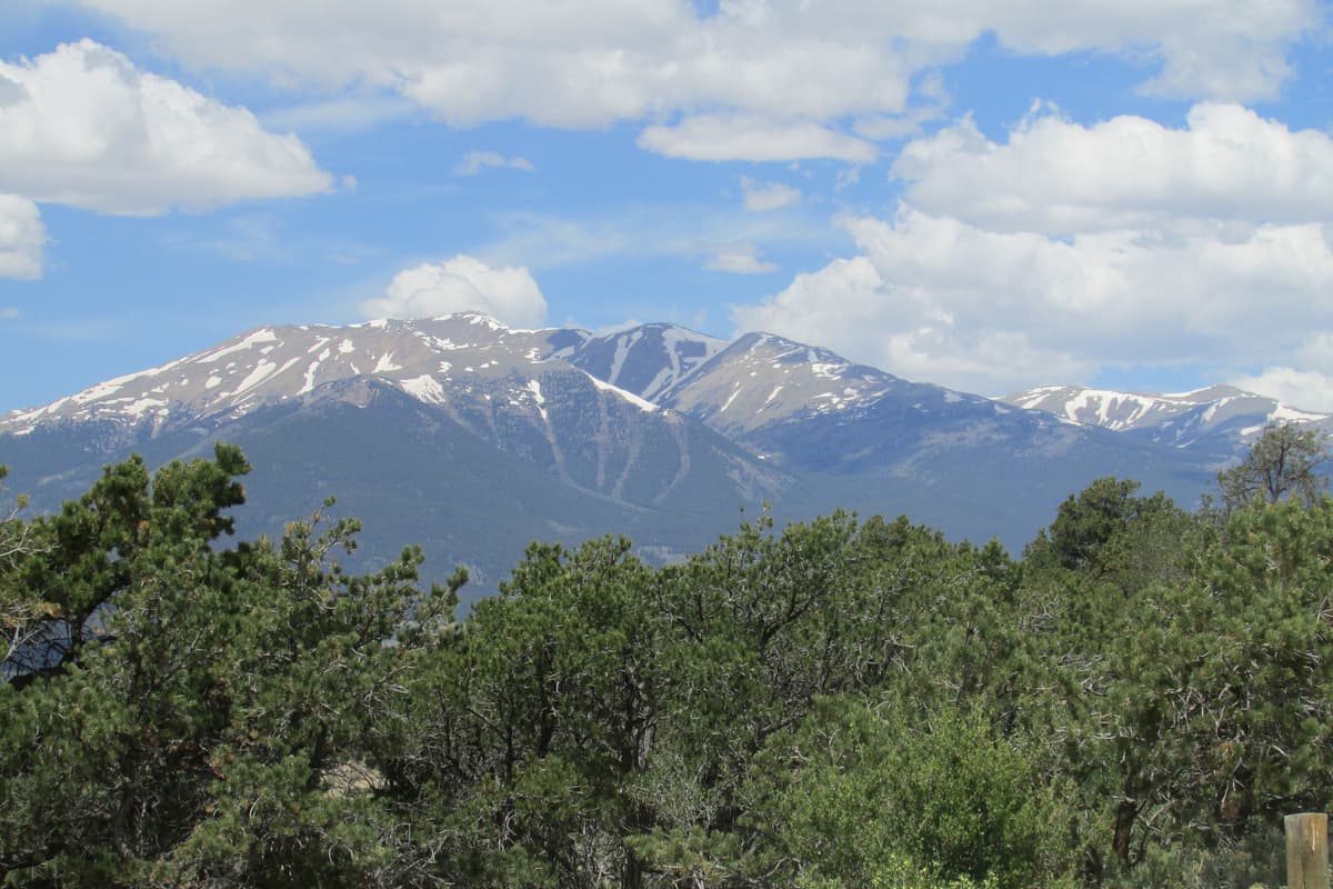 Broad alpine slopes and the Sawatch ridgeline on the upper flanks of Mount Shavano