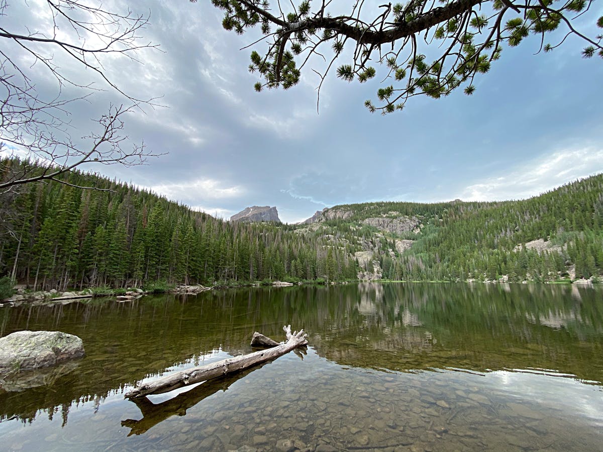 Alpine lake surrounded by mountains in Rocky Mountain National Park